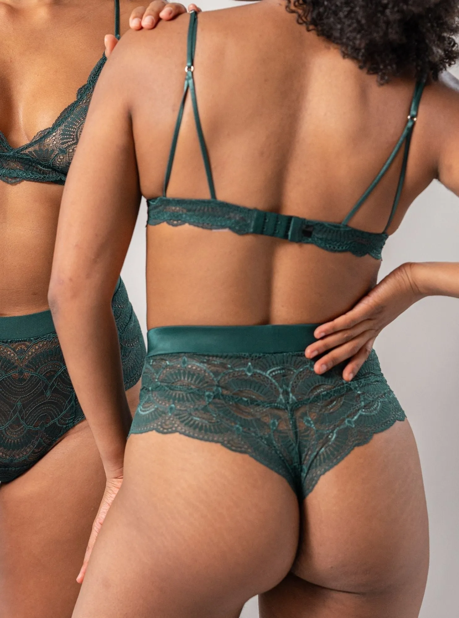 Lace Highwaist String 001 - The Hunter